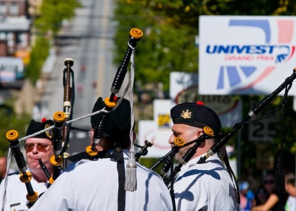 A trio of bagpipes starts the day.