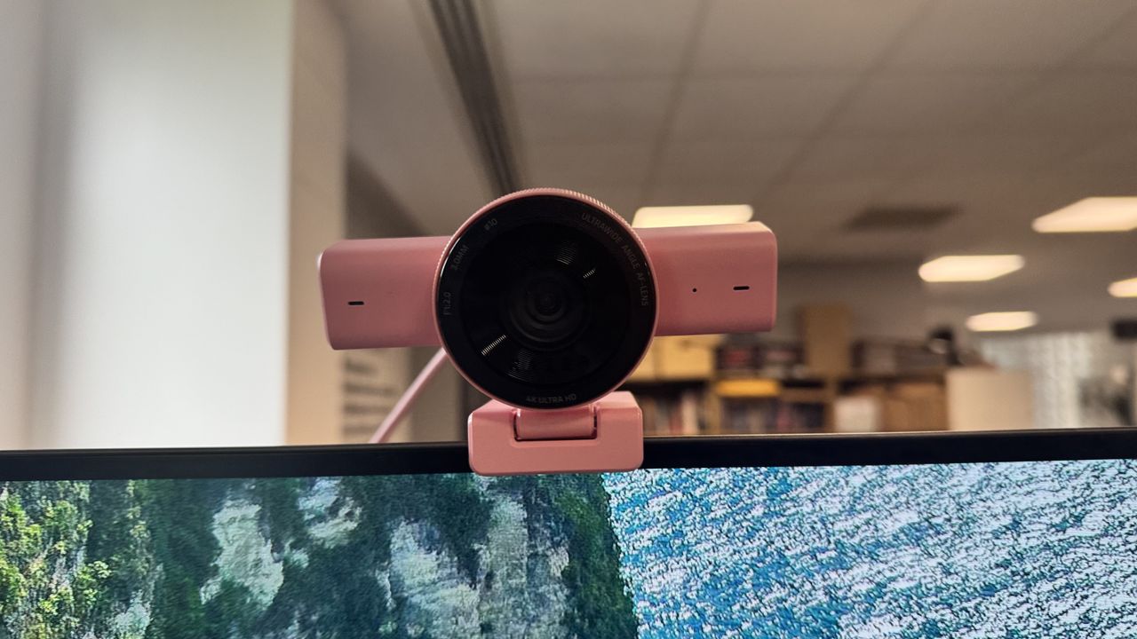 The pink Razer Kiyo V2