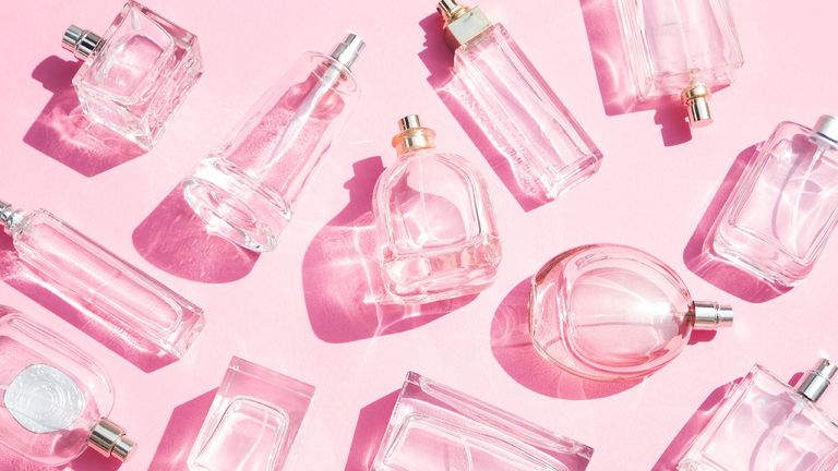 哪种香水持续最长的粉红色的瓶子的主要平底线