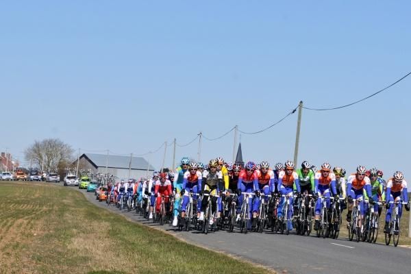 The peloton started in clear sunshine but the temperatures remained low all day
