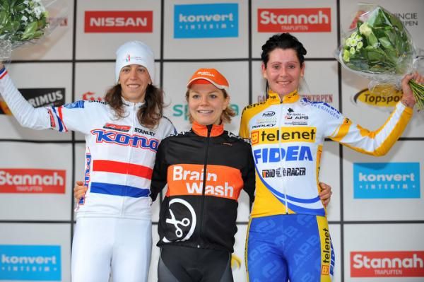Koppenbergcross elite women's podium (l-r): Helen Wyman (Kona), Sanne van Paassen (Brainwash) and Nikki Harris (Telenet-Fidea)