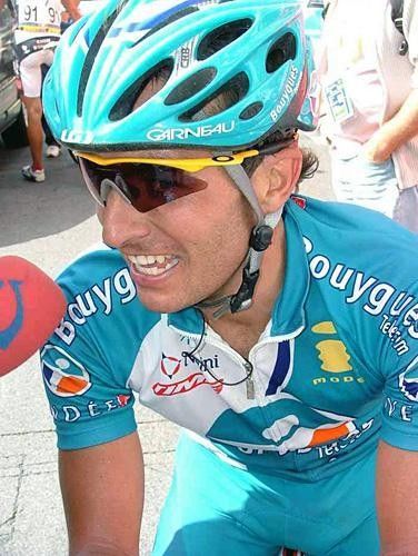 Florencio talks to the press after his victory.
