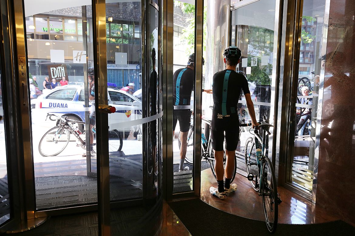 Team Sky leave for their ride
