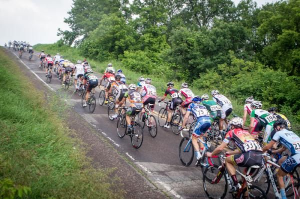 The field hits the last KOM.