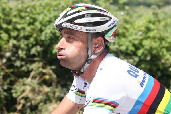 Paolo Bettini (Quickstep-Innergetic) feels the day's heat.