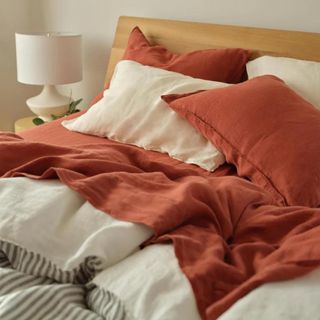 Best linen duvet covers on bed close up with duvet inset and pillows 