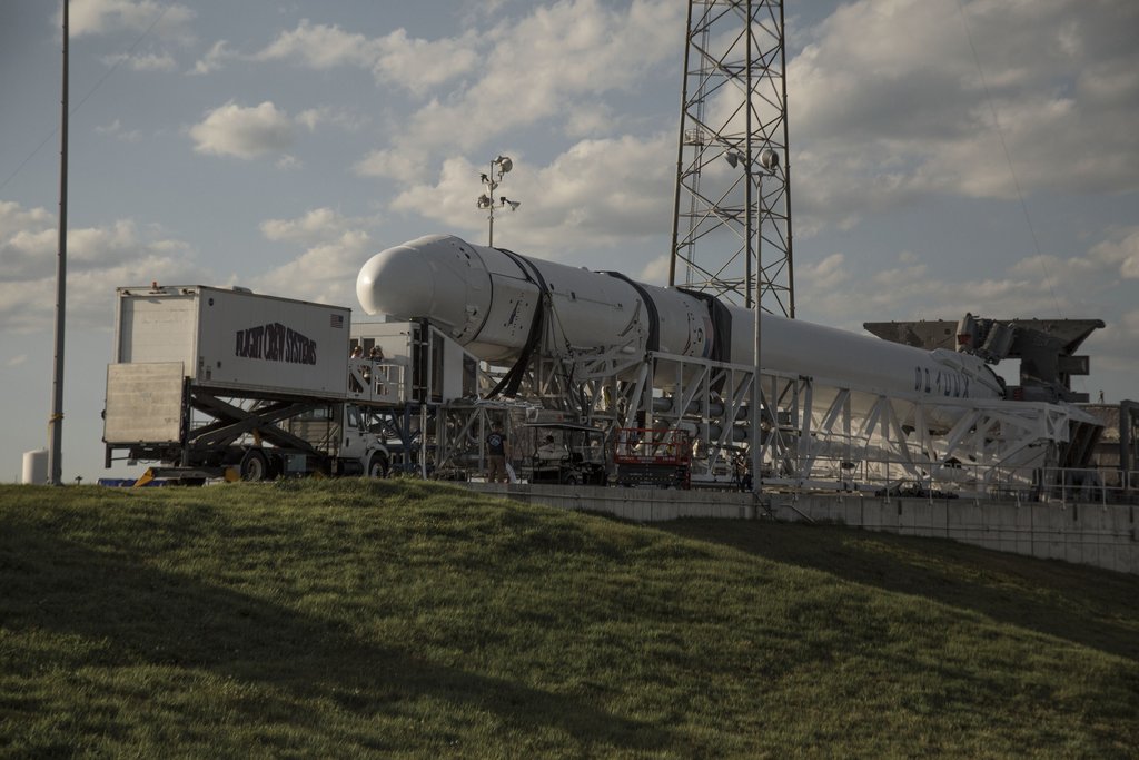 Falcon 9 and Dragon Nearly Ready for Launch