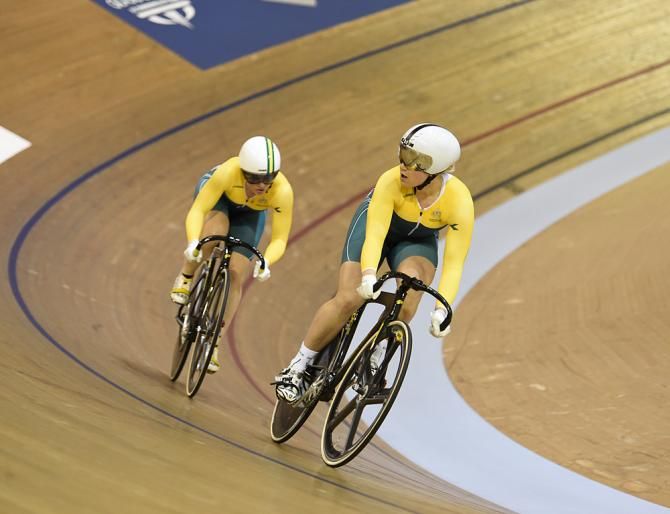 Stephanie Morton (Australia) and Anna Meares in the sprint final