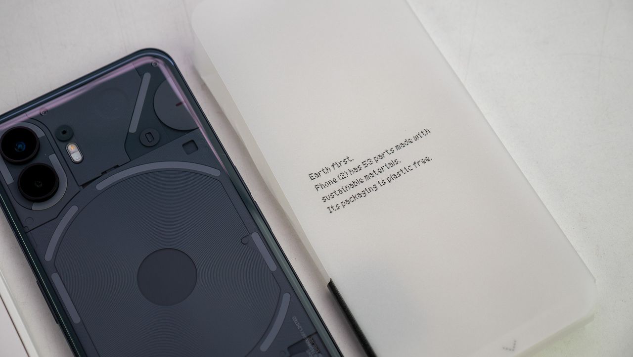 Unboxing the Nothing Phone (2)