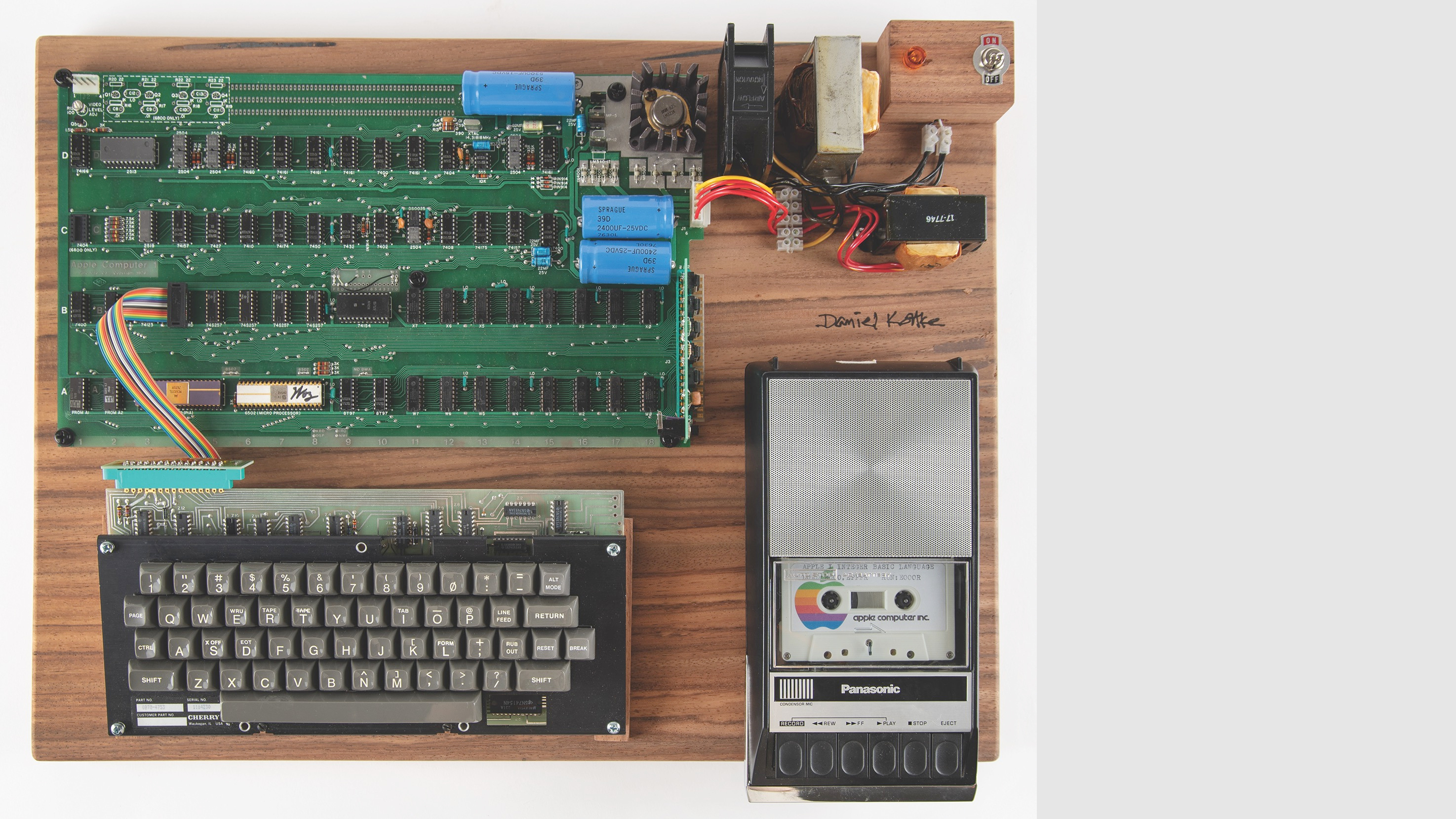 Apple-1 Computer, 1977