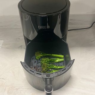 Image of Dreo air fryer used to cook broccoli