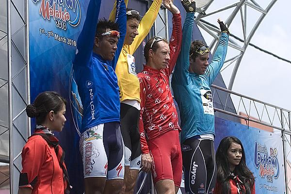 Jersey leaders (l-r): Anuar Awan (Best Placed Asian), Tobias Erler (Tour leader), Peter McDonald (KOM), and Michael Matthews (Sprint Points).