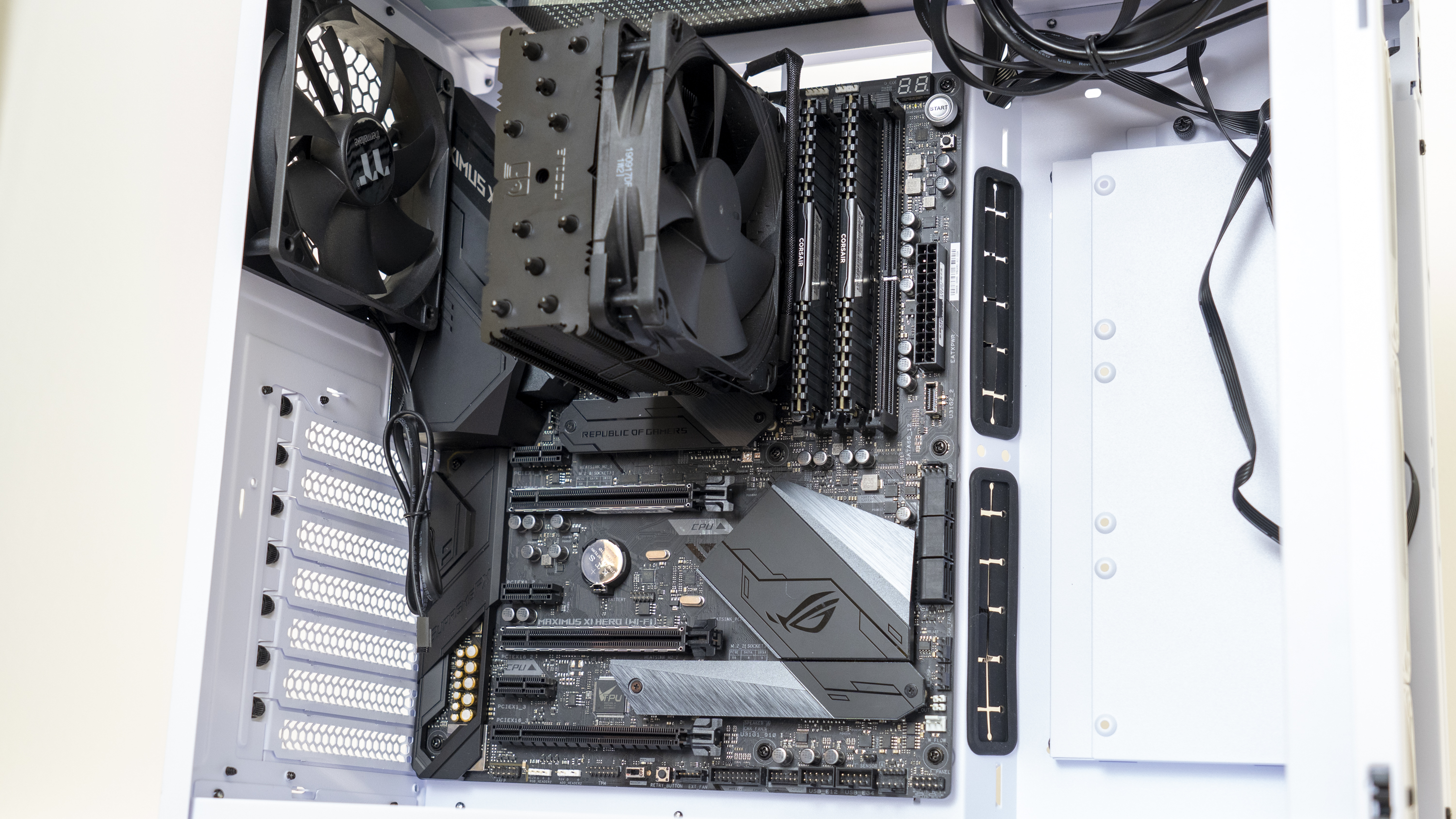 Thermaltake Divider 300TG ARGB Snow Edition