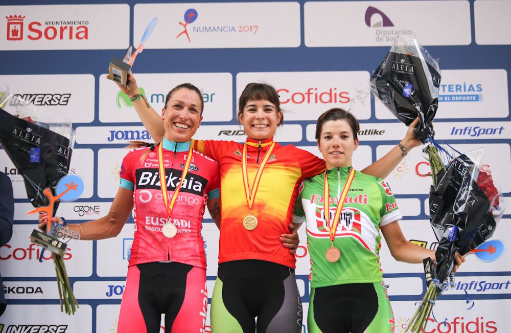 The Elite podium. Left to right: Mavi Garc&iacute;a (Bizkaia-Durango, silver medal), Sheyla Guti&eacute;rrez (Cylance Pro Cycling, gold medal) and Ane Santesteban (Al&eacute;-Cipollini, here racing in the Basque outfit, bronze medal)