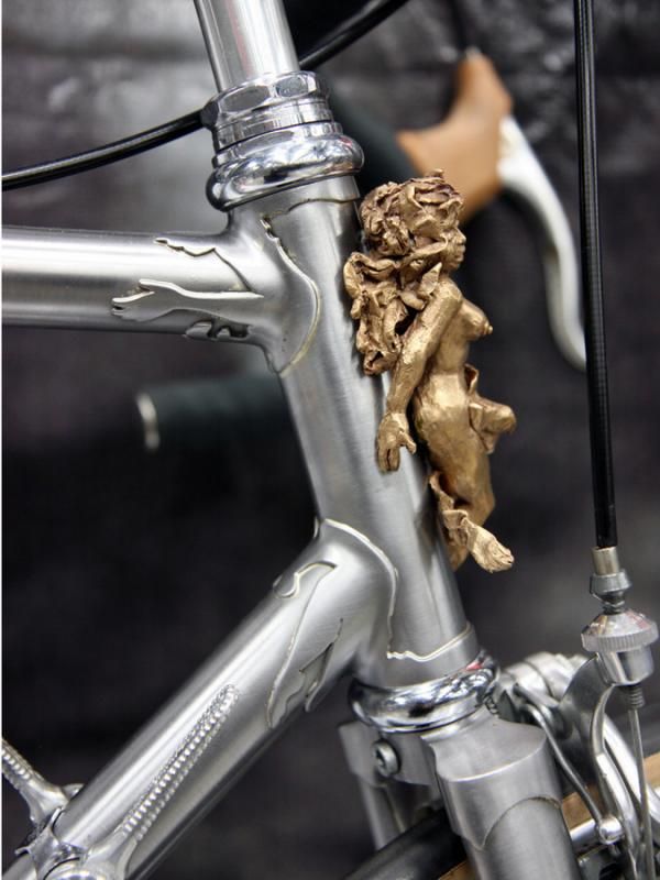 Ben Serotta's sister, Marcie, was a budding artist specializing in erotic sculpture back in the 1970s. She carved the lugs herself and also created the bronze figurine on the head tube.
