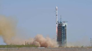 A Long March 4C lifts off from Jiuquan to send Yaogan-34 into orbit.