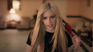 Avril Lavigne in Bite Me acoustic music video