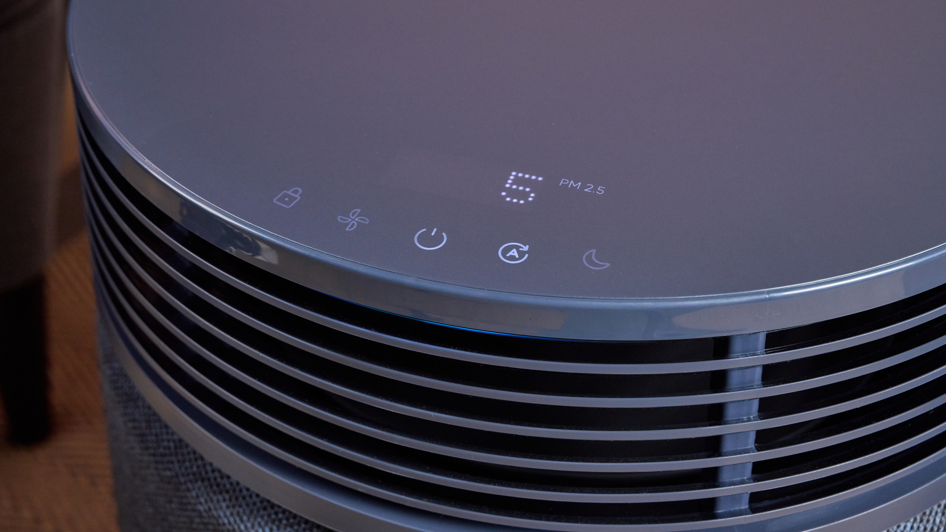 The Blueair Blue Signature&#039;s display shows a reading of PM2.5.