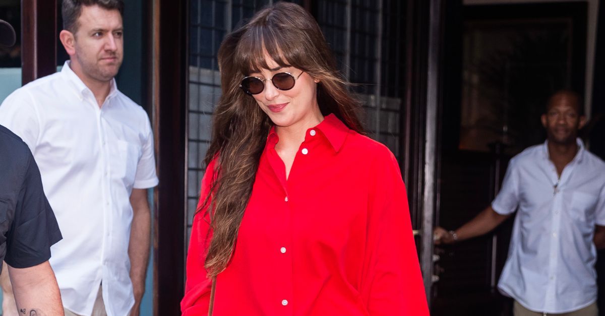 Dakota Johnson Just Wore the Jeans-and-Shoe Pairing That Downright Dominated the ’90s