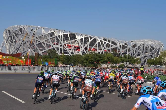 The riders come around to complete another lap
