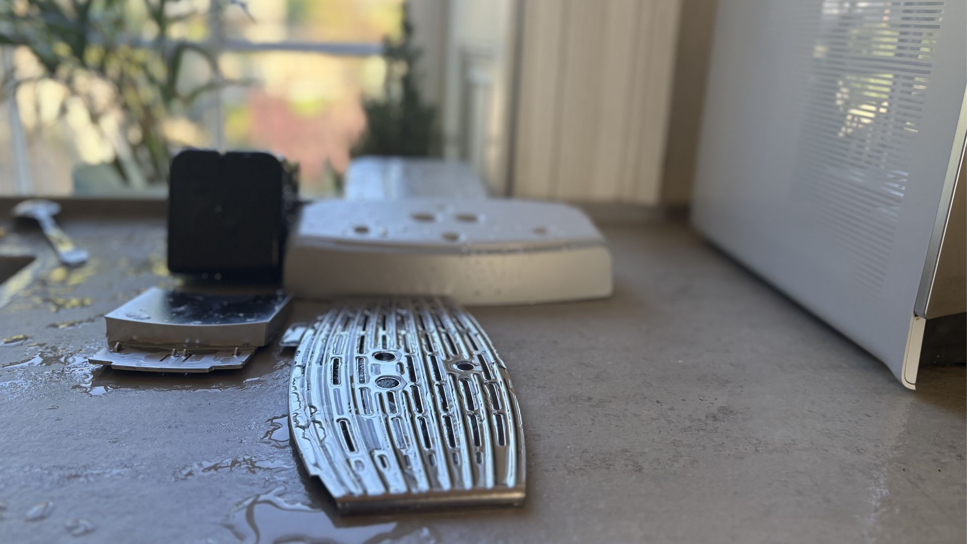 Testing the Philips Caf&amp;eacute; Aromis 8000 Series Bean to Cup Coffee Machine on the counter