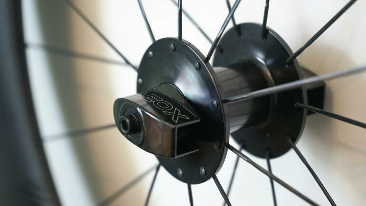 Aerocoach hub end caps