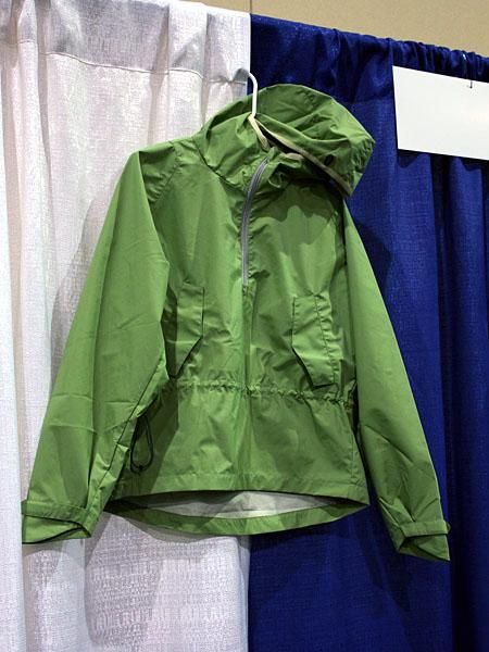 Protect yourself from rain with this full-coverage CCP cape.