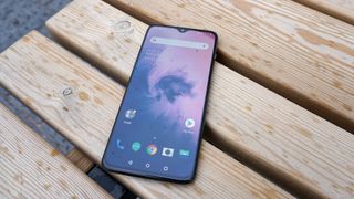 OnePlus 7:ssä on kirkas Full HD+ -näyttö