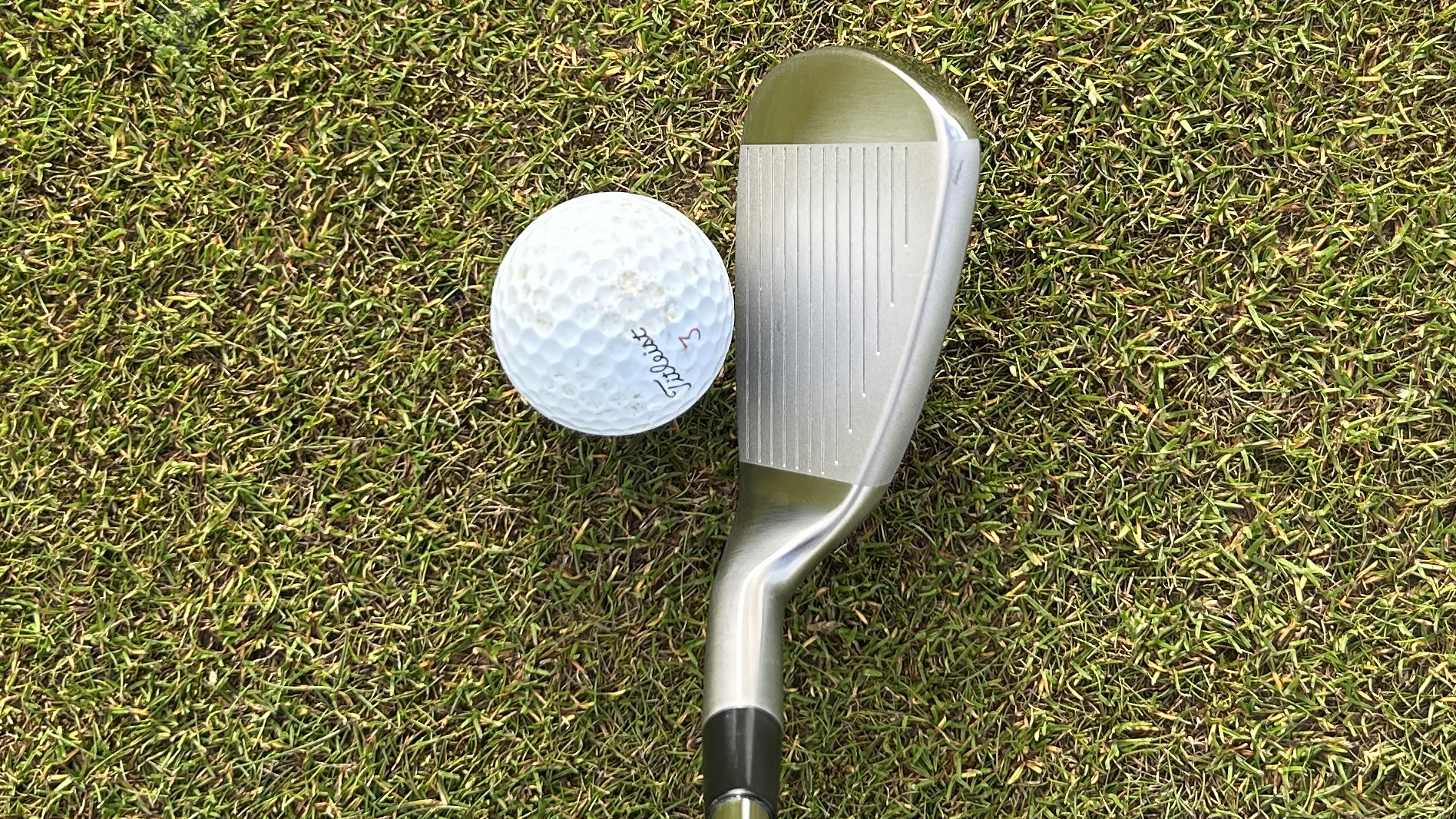 Photo of the Tour Edge Hot Launch Max Iron