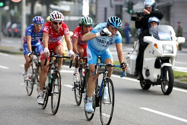 Davide Rebellin (Gerolsteiner) chasing the lead group