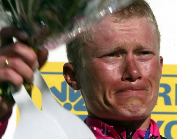 An emotional Alexander Vinokourov on the podium. A race he won and decidated to Andrei Kivilev who died earlier in the race in 2003