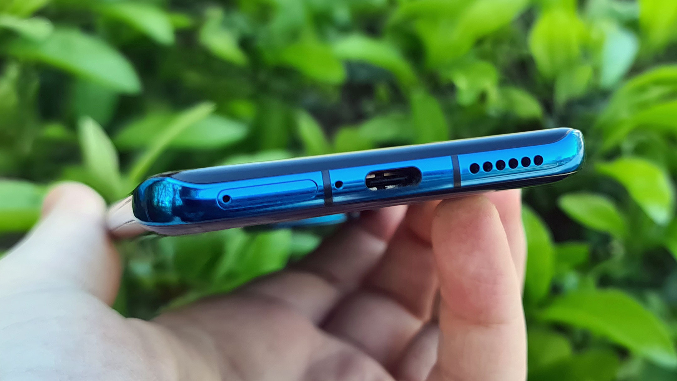 The bottom edge of a Huawei P40 Pro