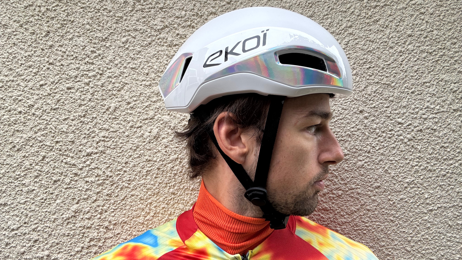 The author wearing the Ekoi R Aero helmet
