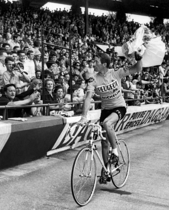 Frenchman Roger Pingeon does a victory lap 23 July 1967 at the Parc des princes in Paris after winning the Tour de France.