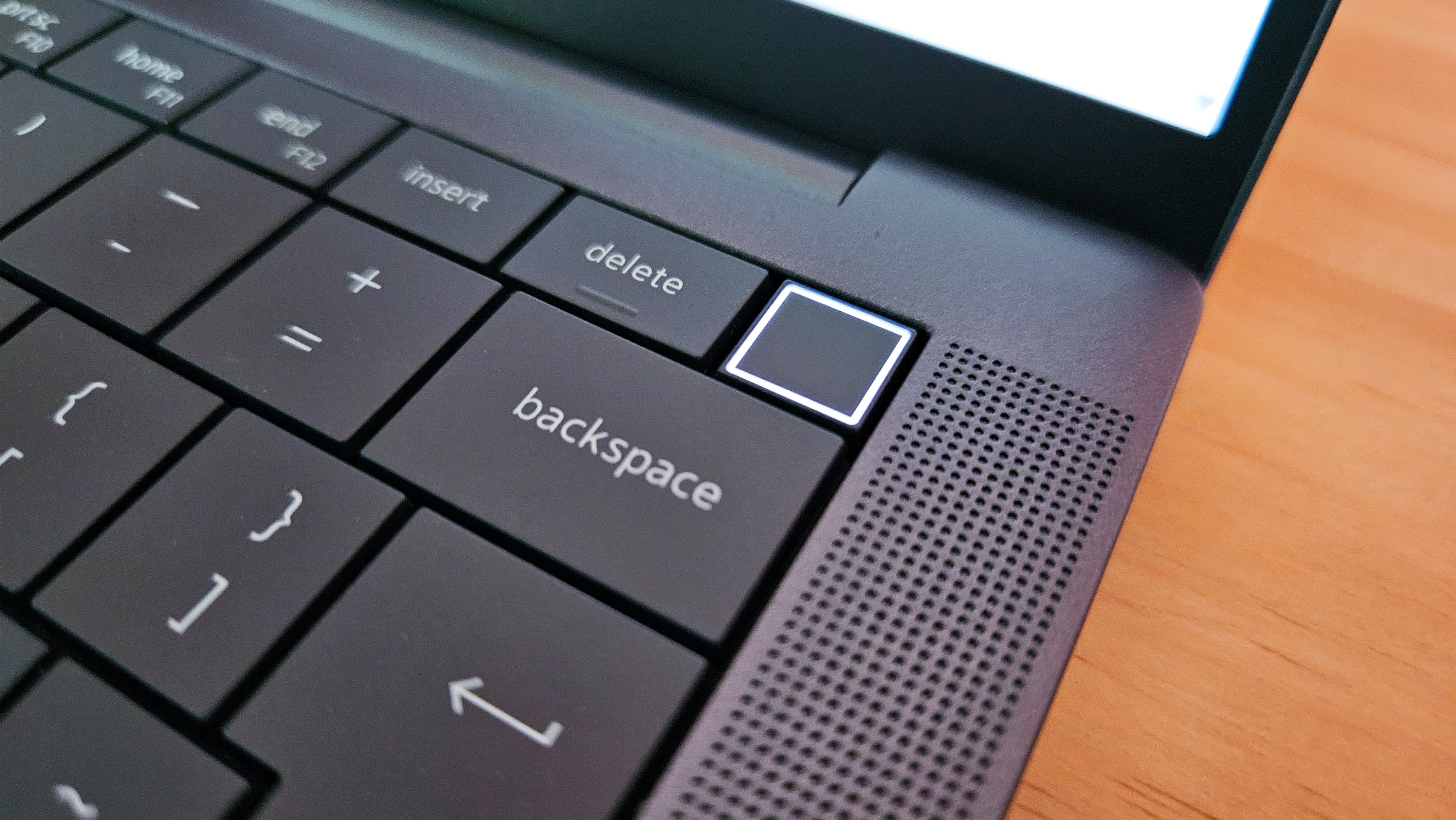 LS-Dell Pro 13 Premium: power off button on keyboard