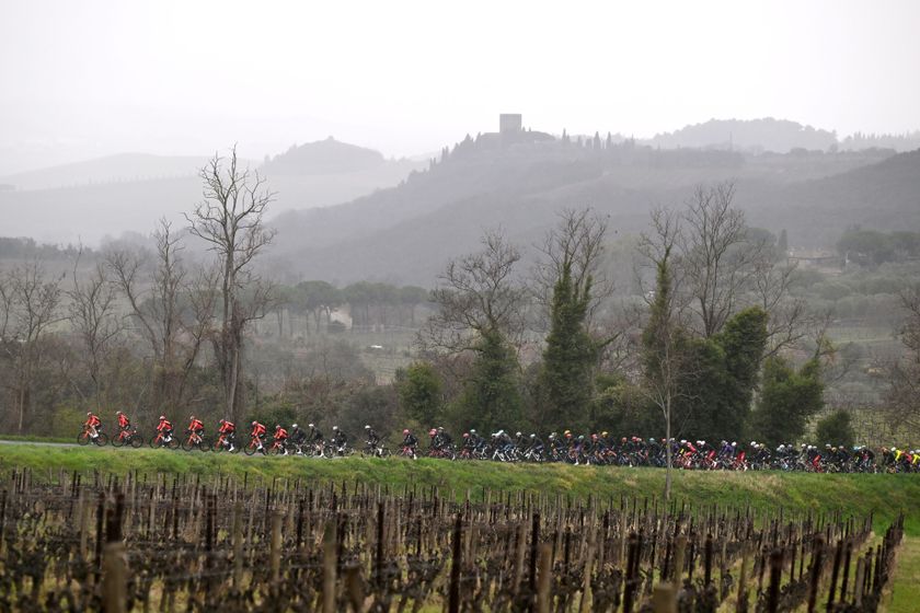 The rain falls on stage three of Tirreno-Adriatico 2025