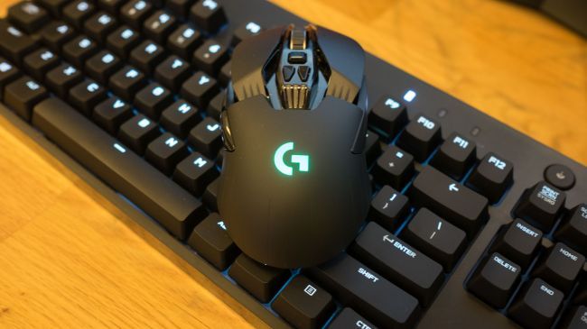 Logitech's latest marvel, the G900 Chaos Spectrum
