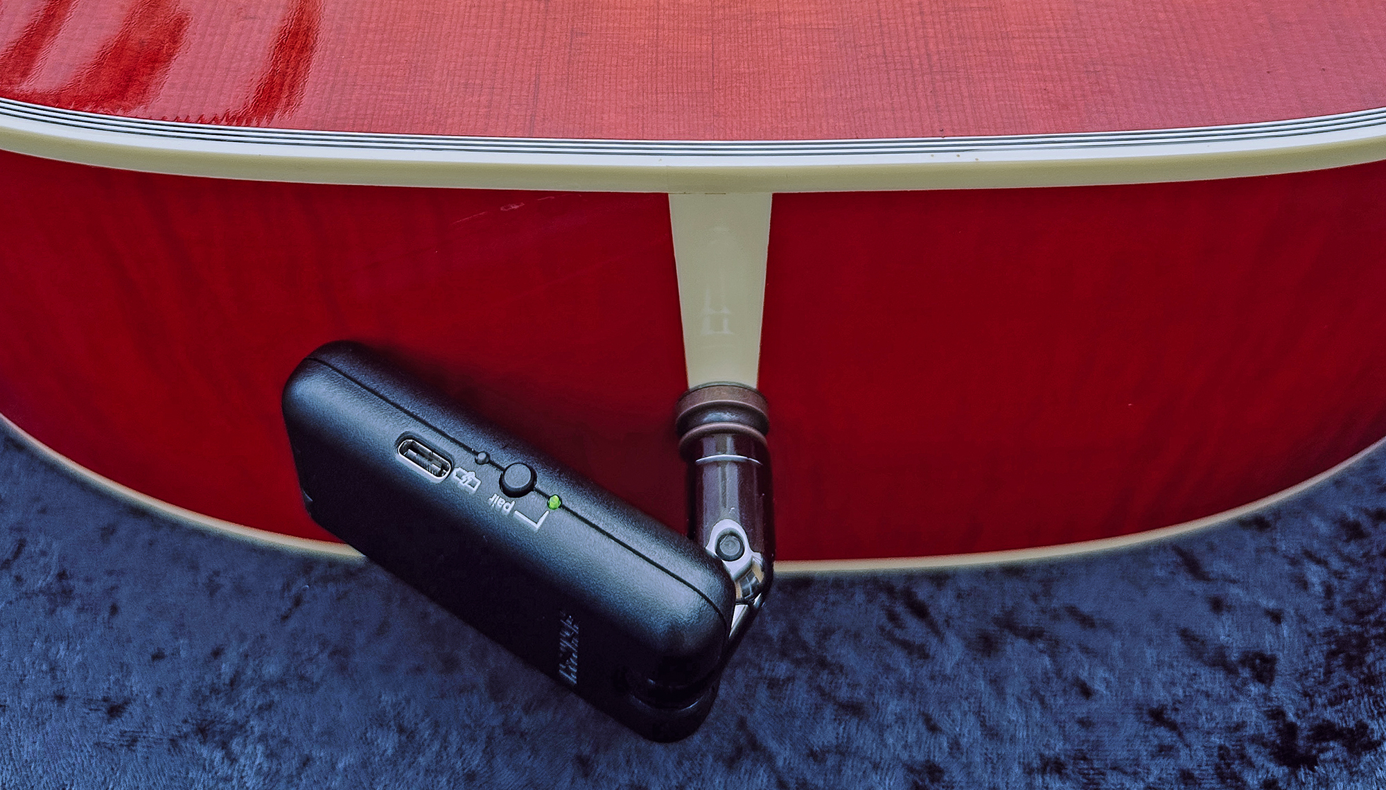 A photo of the Fishman AirLock Wireless GT in use