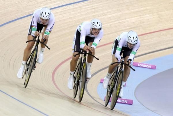 The final 200m flat out for Australia