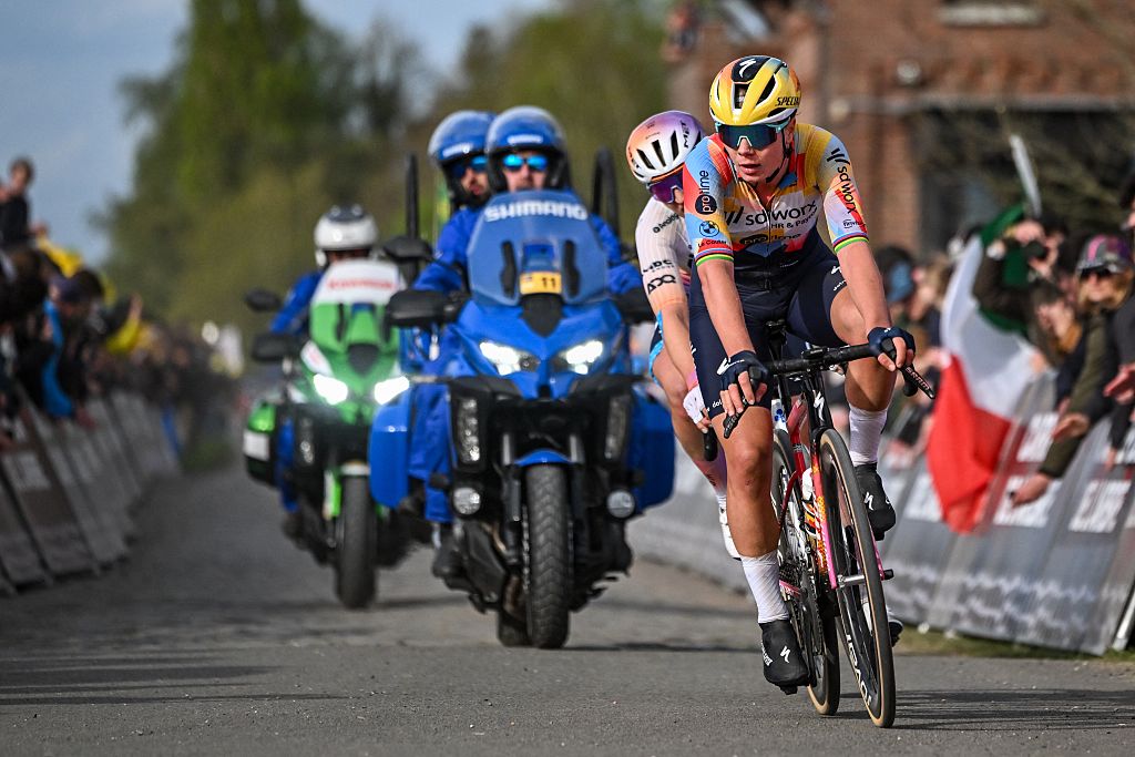 'Expensive mistake' costs Lotte Kopecky shot at Paris-Roubaix Femmes podium