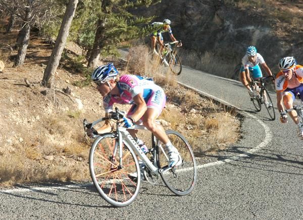 Damiano Cunego (Lampre-NGC) gets low as he swoops downhill.