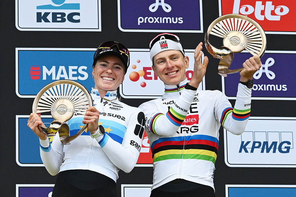 OUDENAARDE, BÉLGICA - 5 DE ABRIL: (LR) Demi Vollering de los Países Bajos y el equipo FDJ United - SUEZ y Tadej Pogacar de Eslovenia y el equipo UAE Emirates - Oudenaarde / #UCIWWT / el 5 de abril de 2026 en Oudenaarde, Bélgica. (Foto de Luc Claessen/Getty Images)