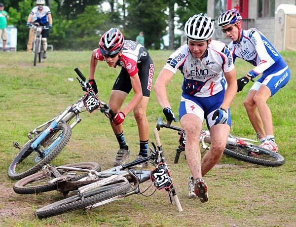 The LeMans start has riders running to their bikes.