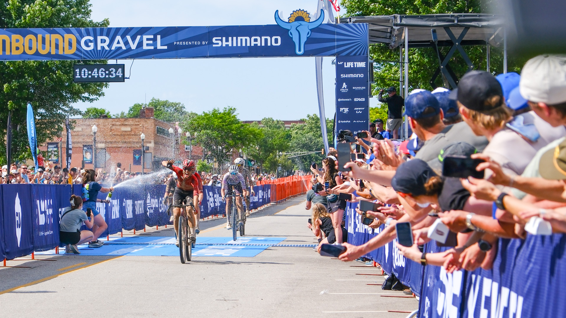Sofia Gomez Villafane wins Unbound 200