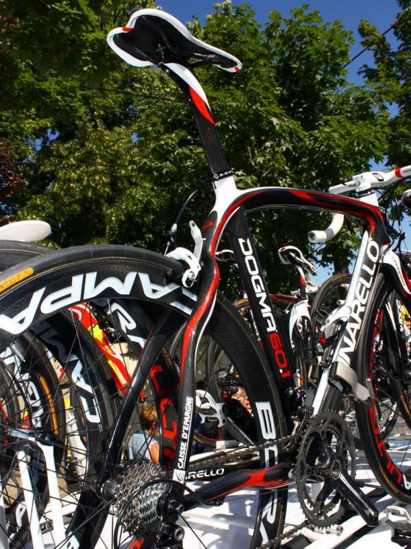 Pinarello says the wavy stays on the Caisse d'Epargne team Dogmas lend a more refined ride quality.