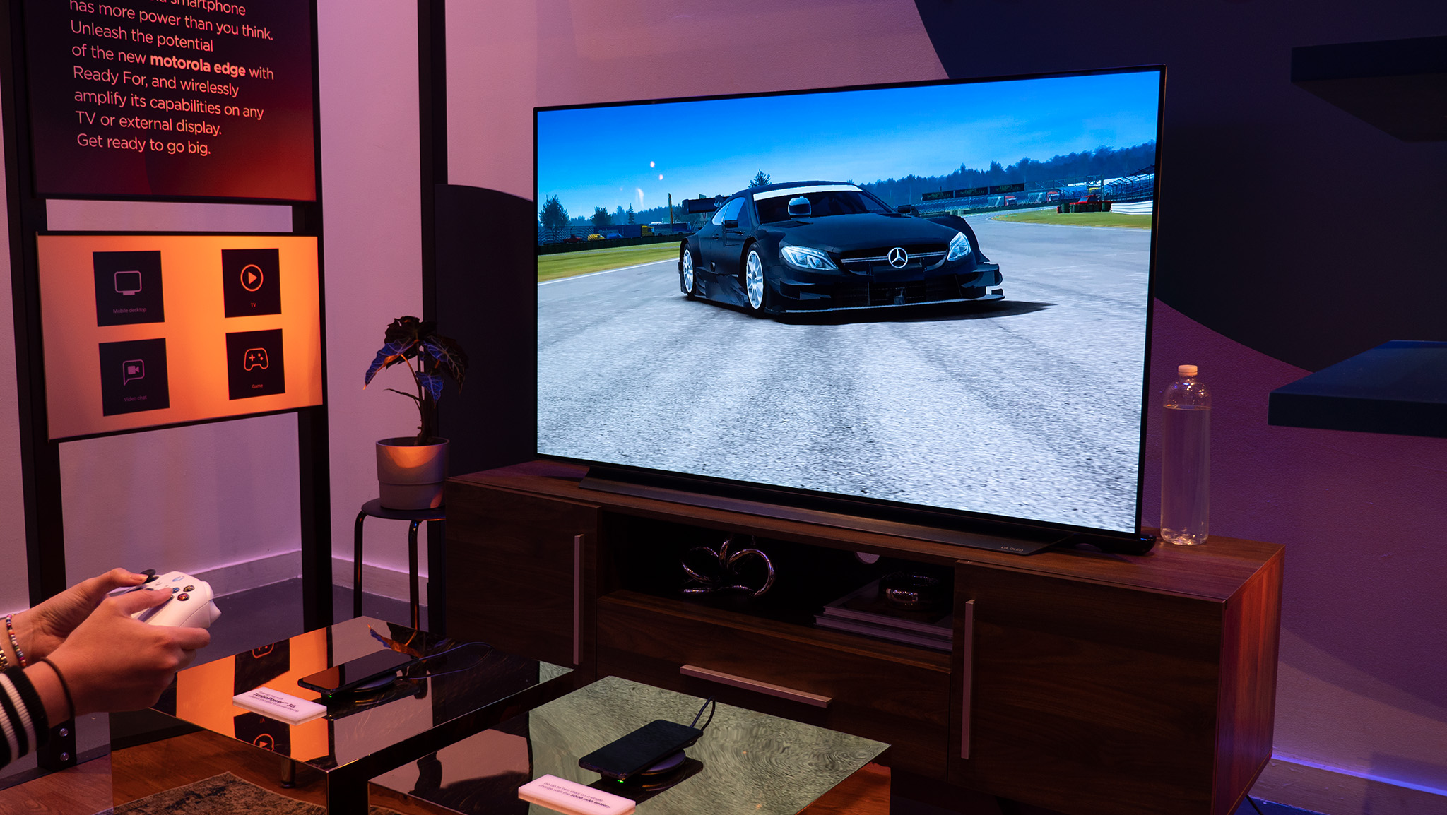 Playing a racing game with an Xbox controller using Ready For on the Motorola Edge (2022)