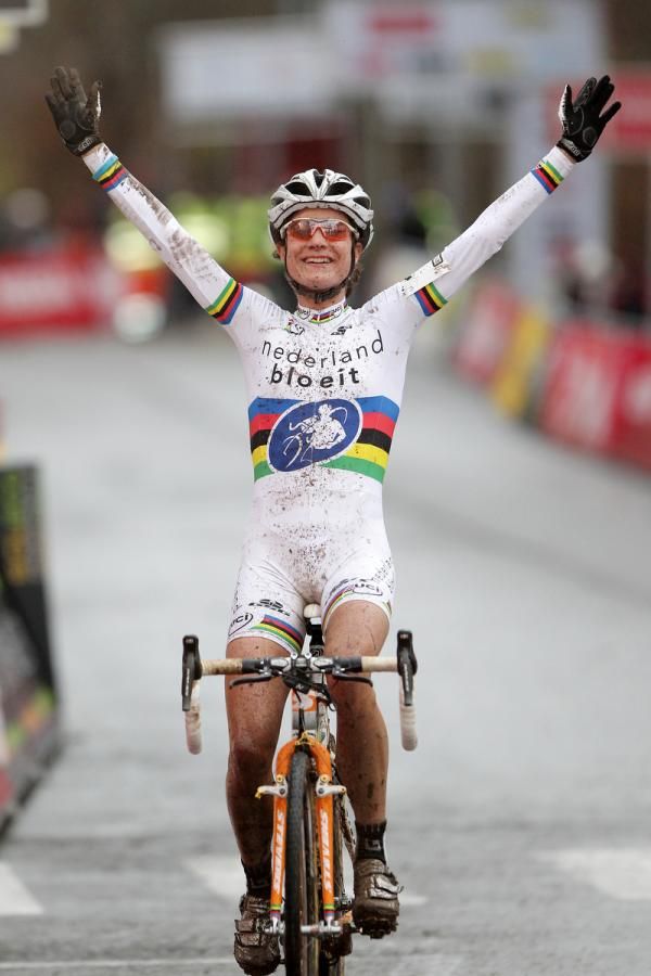 Marianne Vos (Nederland Bloeit) takes the win