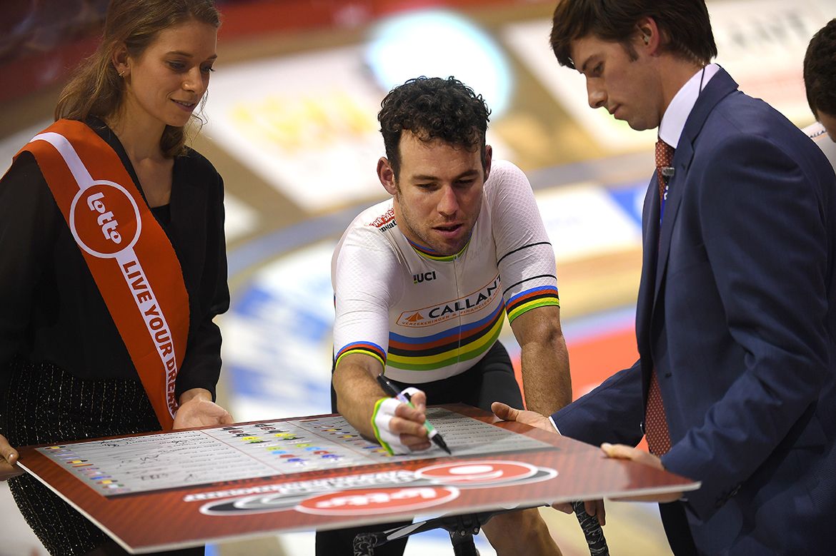 World champion Mark Cavendish signs on at the 2016 Gent Six Day