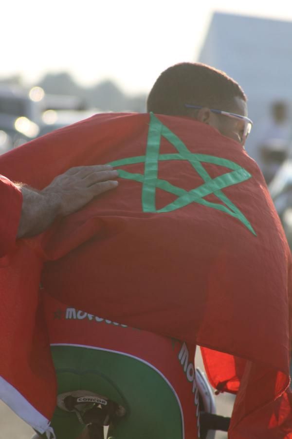 Mouhcine Lahsaini (Morocco) draped in his national flag