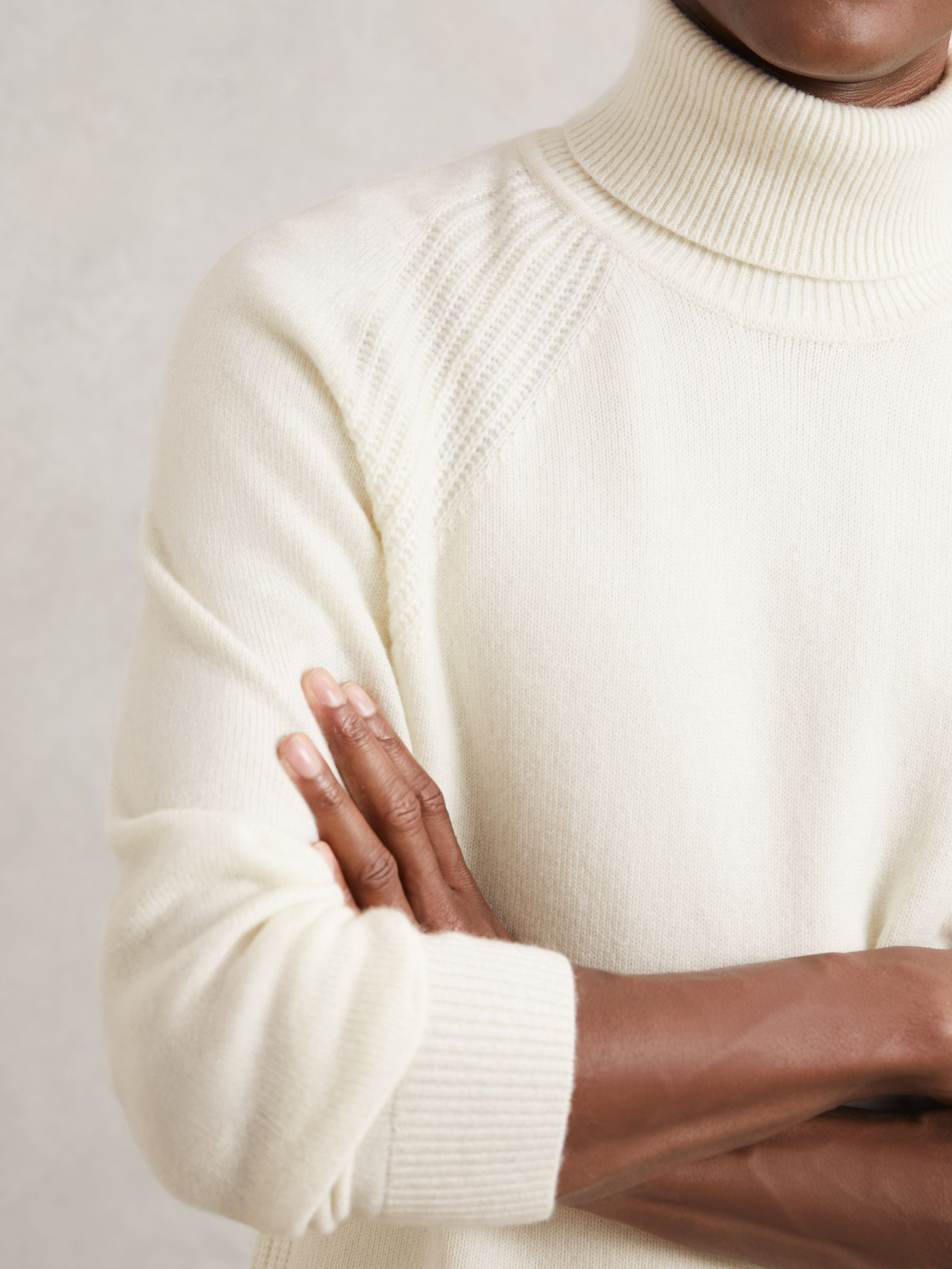 Wool-Cashmere Roll-Neck Jumper in Off White